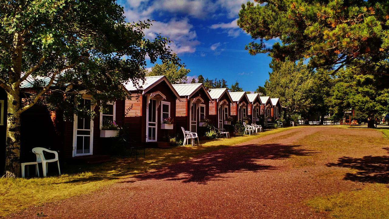 East Glacier Motel & CabinsEast Glacier Park Village エクステリア 写真
