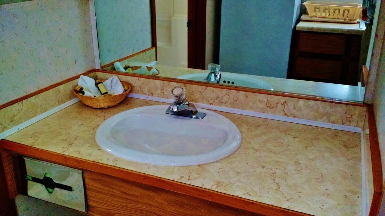 East Glacier Motel & CabinsEast Glacier Park Village エクステリア 写真
