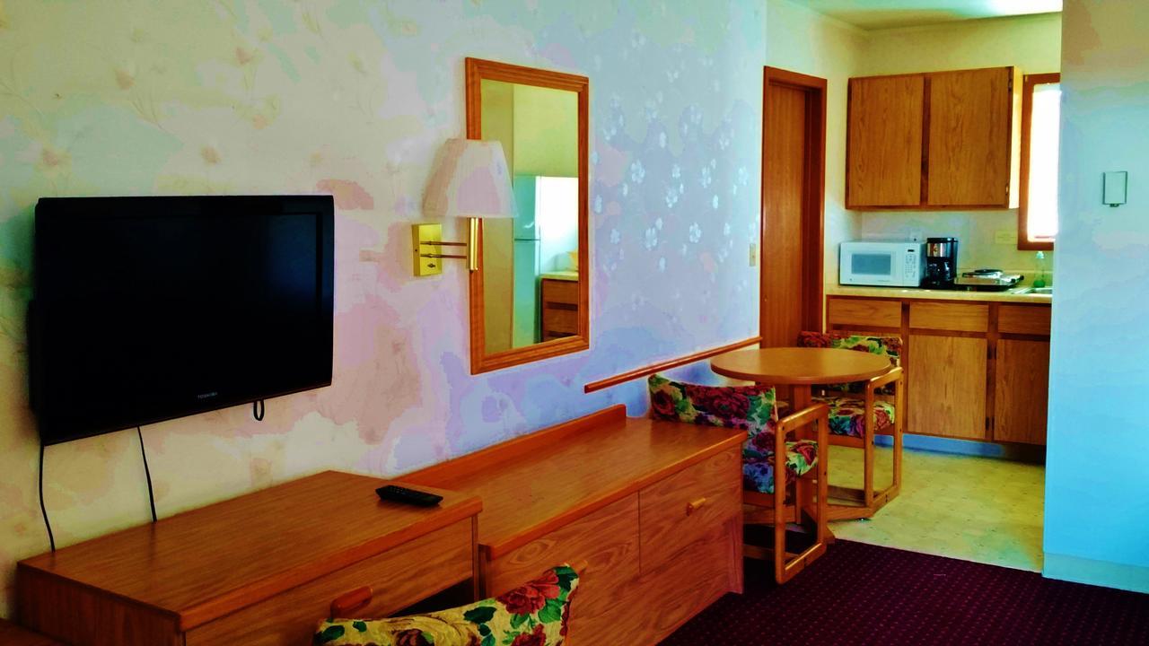 East Glacier Motel & CabinsEast Glacier Park Village エクステリア 写真